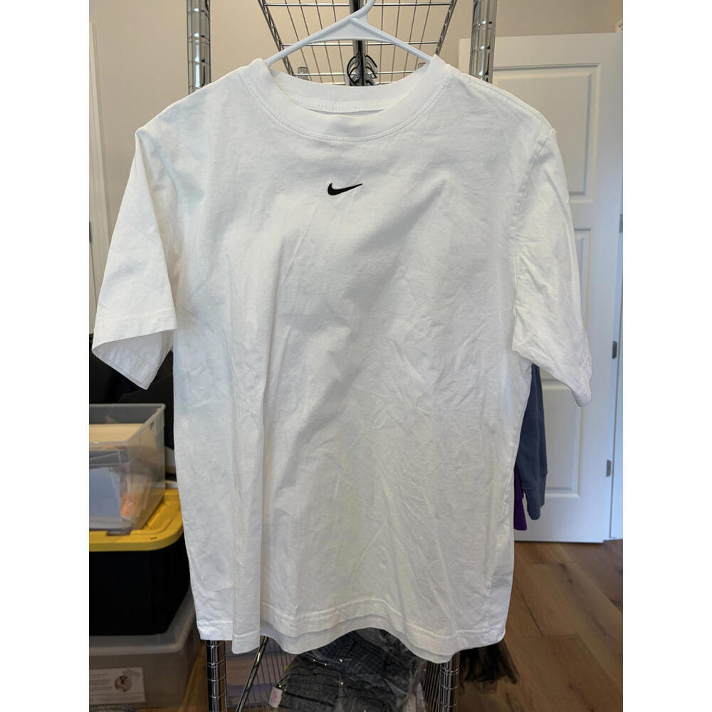 Women's Nike Loose fit Tshirt in white size S